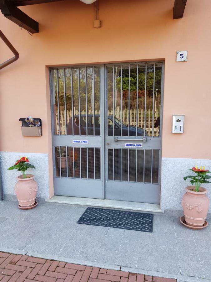 Appartamento Delle Rose Sesto Calende Kültér fotó